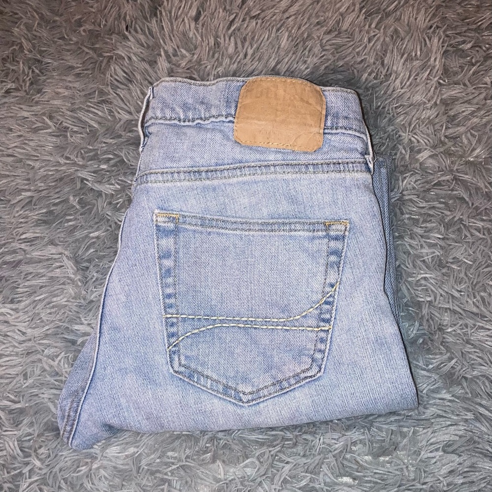 Light Wash Straight Leg “Hollister” Jeans